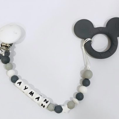 تعليقة اللهاية مع عضاضة ميكي ماوس باللون الرصاصي الغامق