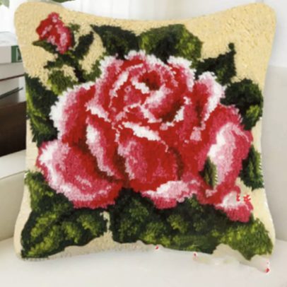 لعبة مخدة الصوف بشكل الوردة الوردية مع أوراقها